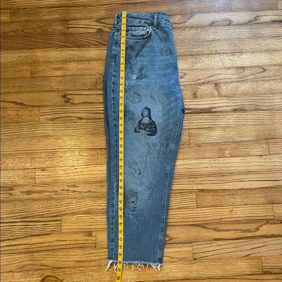 BDG Graphic Art Mom High-Rise Blue Denim Distressed Jeans Sz 29 - Picture 10 of 12